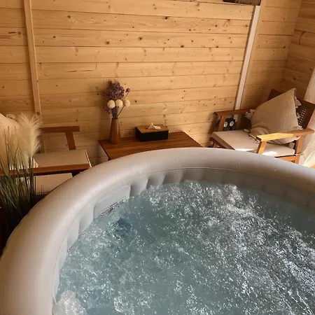 Escale Cosy A Pontoise Jacuzzi Et Terrasse Apartment Exterior photo