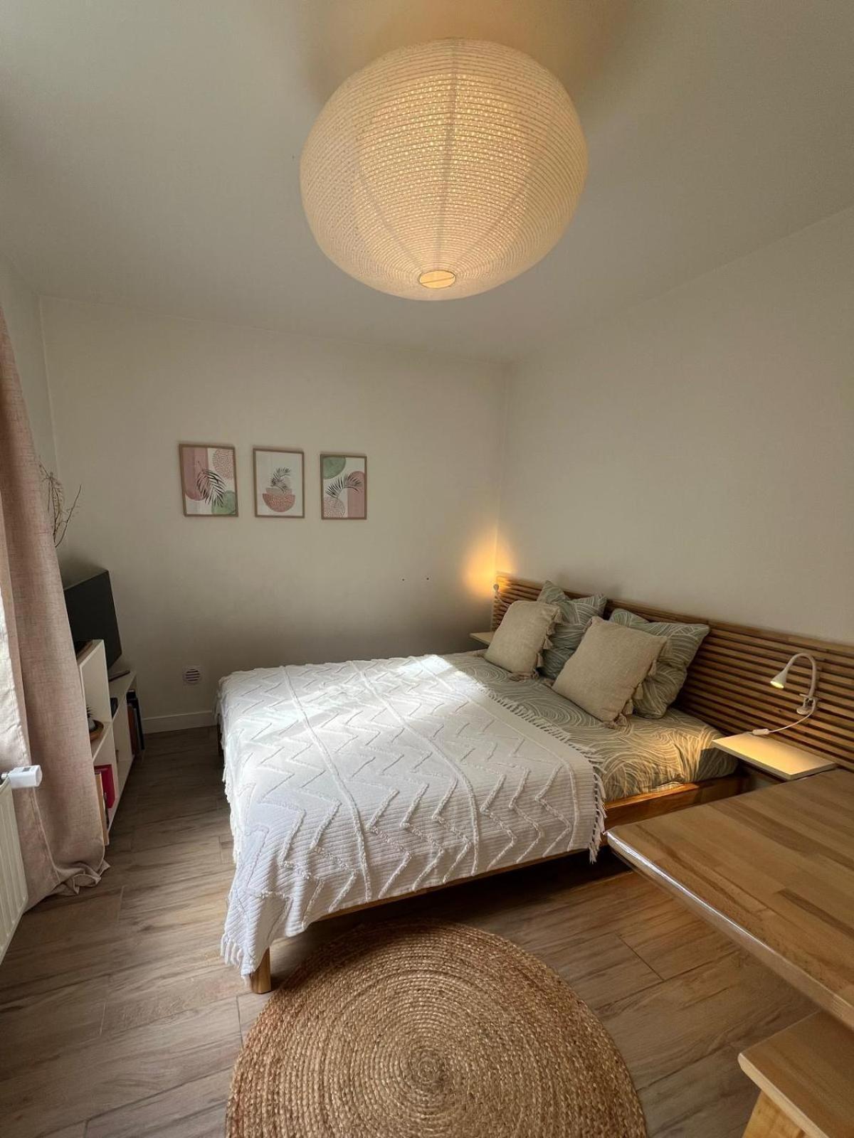 Escale Cosy A Jacuzzi Et Terrasse