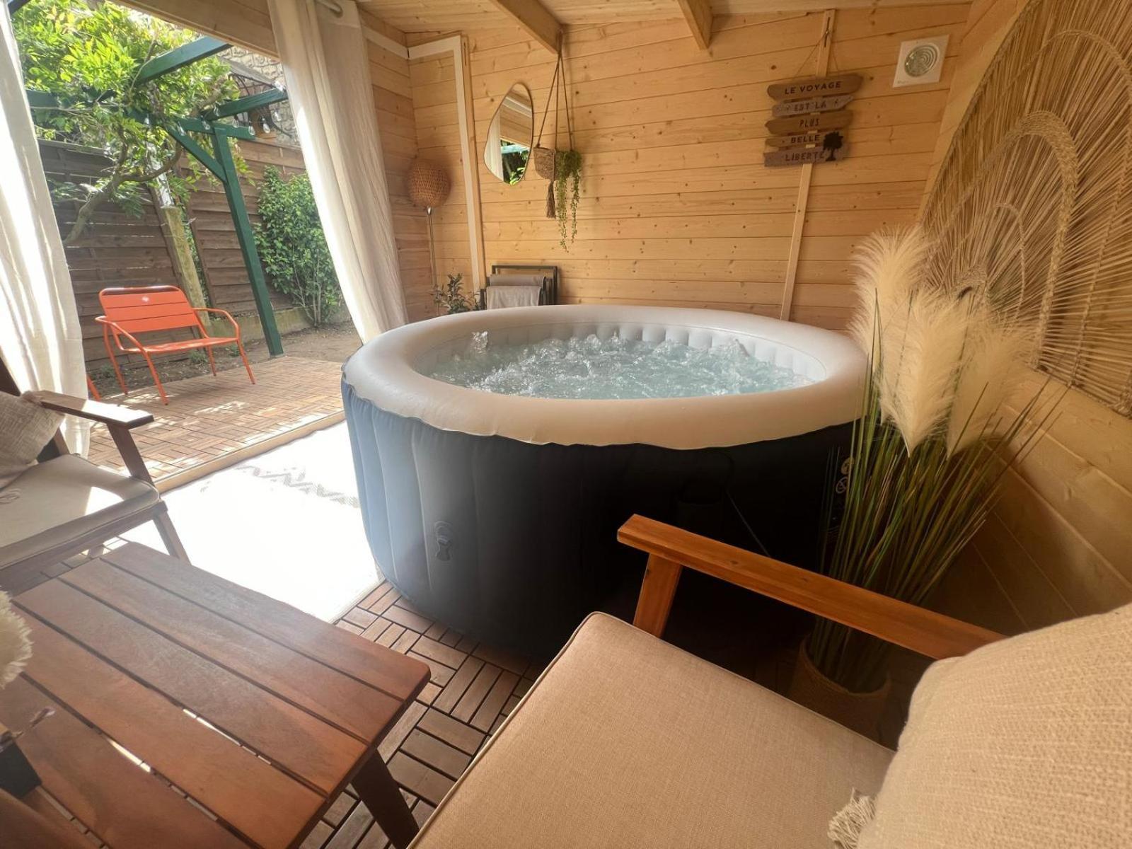 Escale Cosy A Jacuzzi Et Terrasse Apartment Pontoise